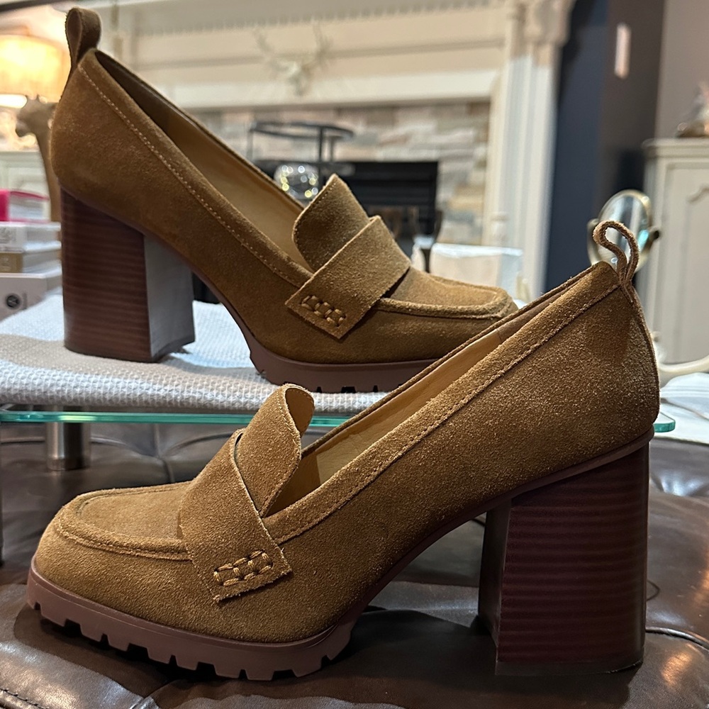 Crown Vintage Alivia Platform Pump in Brown Suede, Size 9.5 EUC, Like New!